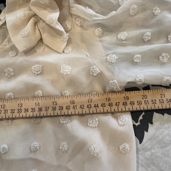 Entro Cream Dot Ruffle Blouse V-Neck Long Sleeve Top Women's Size M Career Date - Picture 6 of 7